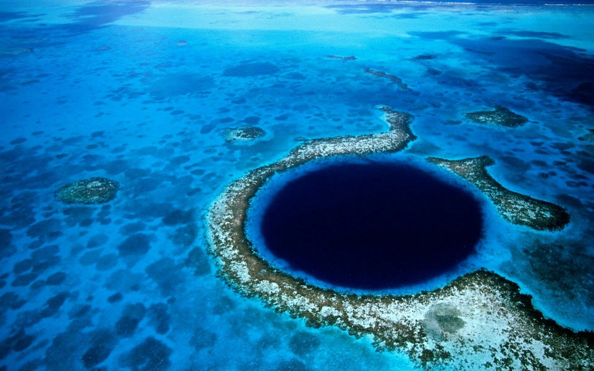 Great Blue Hole Keajaiban Bawah Laut Belize