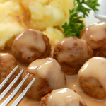 Rahasia di Balik Lezatnya Swedish Meatballs: Resep dan Sejarahnya