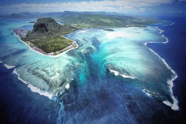 Air Terjun Bawah Laut, Fenomena Alam Menakjubkan di Mauritius