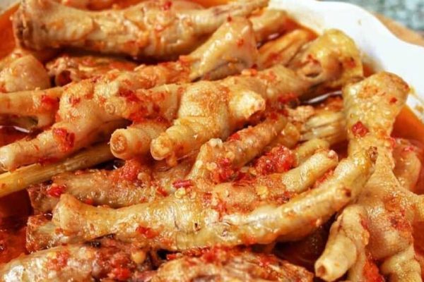 Ceker Ayam Pedas Goreng, Sensasi Gurih dan Pedas dari Setiap Gigitan