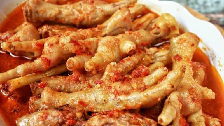 Ceker Ayam Pedas Goreng, Sensasi Gurih dan Pedas dari Setiap Gigitan